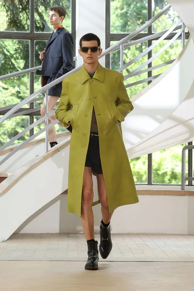 Look 1